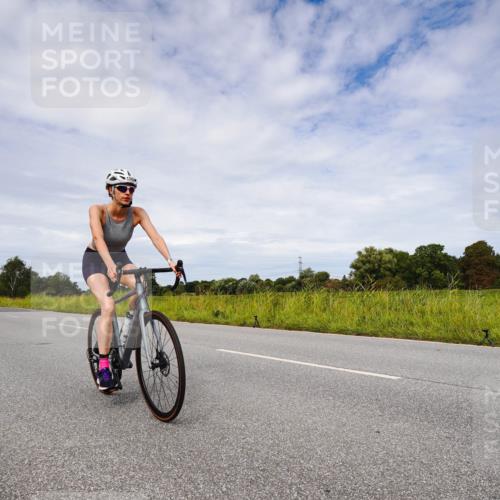 31.08.2025 - Elbe Triathlon Hamburg Michael Burmester http://msf.ph/oto/8668608 31.08.2025 11:18:45 Radfahren 1362 meine-sportfotos.de