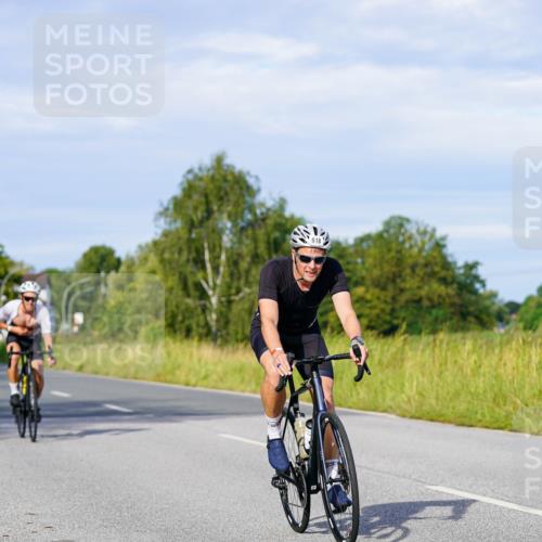 31.08.2025 - Elbe Triathlon Hamburg Michael Burmester http://msf.ph/oto/8668615 31.08.2025 09:48:15 Radfahren 425, 440, 510, 577, 618, 713, 746, 807, 880 meine-sportfotos.de