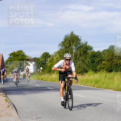 31.08.2025 - Elbe Triathlon Hamburg Michael Burmester http://msf.ph/oto/8668620 31.08.2025 09:48:16 Radfahren 425, 440, 510, 577, 618, 713, 746, 807, 880 meine-sportfotos.de