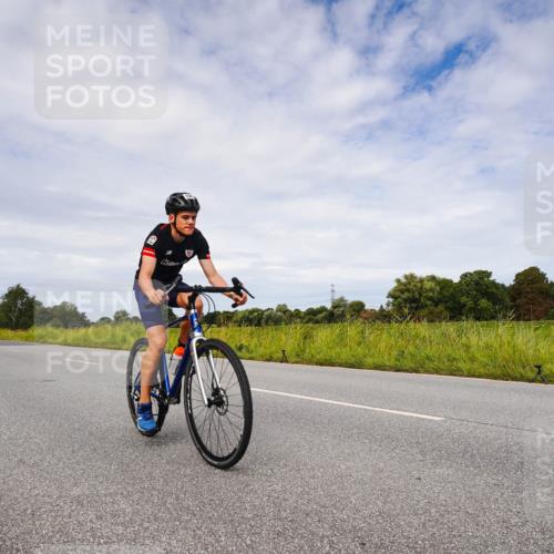 31.08.2025 - Elbe Triathlon Hamburg Michael Burmester http://msf.ph/oto/8668634 31.08.2025 11:19:56 Radfahren 1530, 1597 meine-sportfotos.de