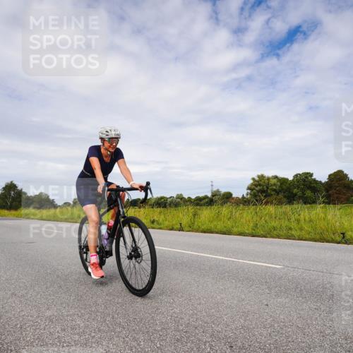 31.08.2025 - Elbe Triathlon Hamburg Michael Burmester http://msf.ph/oto/8668643 31.08.2025 11:20:15 Radfahren 1348, 1536, 1571, 1586 meine-sportfotos.de