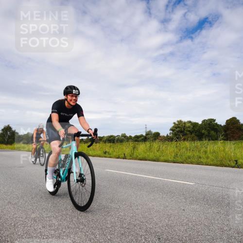 31.08.2025 - Elbe Triathlon Hamburg Michael Burmester http://msf.ph/oto/8668645 31.08.2025 11:20:18 Radfahren 1536, 1571, 1586 meine-sportfotos.de