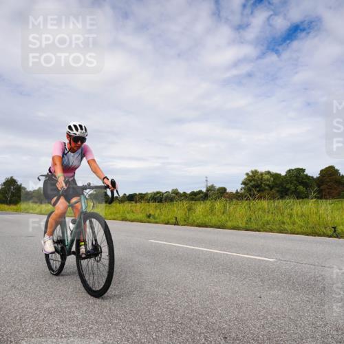 31.08.2025 - Elbe Triathlon Hamburg Michael Burmester http://msf.ph/oto/8668664 31.08.2025 11:20:51 Radfahren 1507, 1523 meine-sportfotos.de