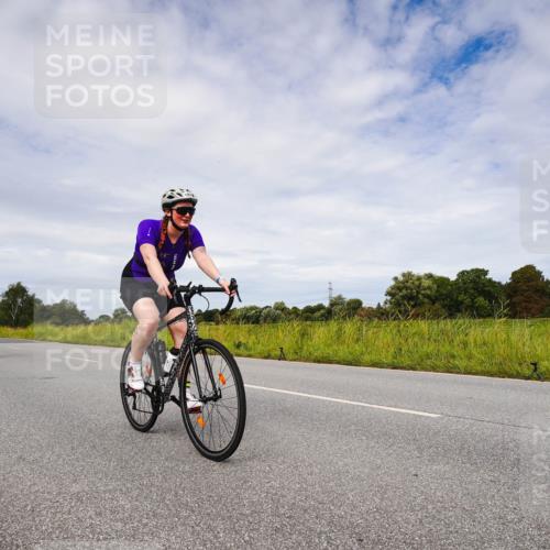 31.08.2025 - Elbe Triathlon Hamburg Michael Burmester http://msf.ph/oto/8668665 31.08.2025 11:21:02 Radfahren 1359, 1360, 1464 meine-sportfotos.de