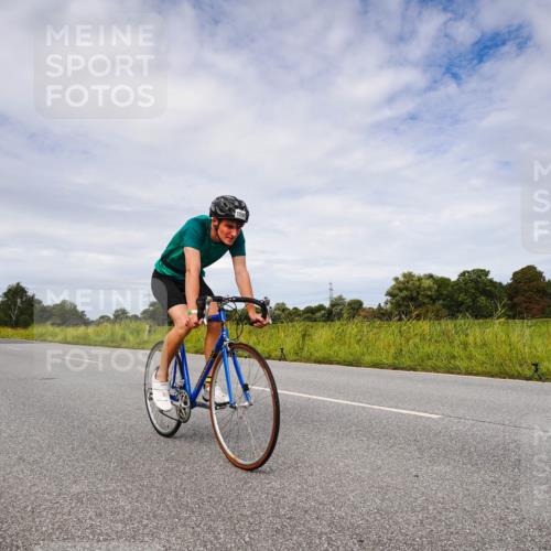 31.08.2025 - Elbe Triathlon Hamburg Michael Burmester http://msf.ph/oto/8668680 31.08.2025 11:21:34 Radfahren 1590, 1613 meine-sportfotos.de