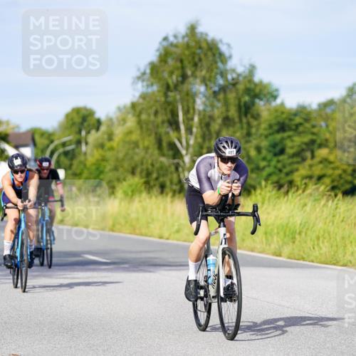 31.08.2025 - Elbe Triathlon Hamburg Michael Burmester http://msf.ph/oto/8668713 31.08.2025 09:48:47 Radfahren 322, 407, 515, 656, 739, 742, 856, 920, 931 meine-sportfotos.de