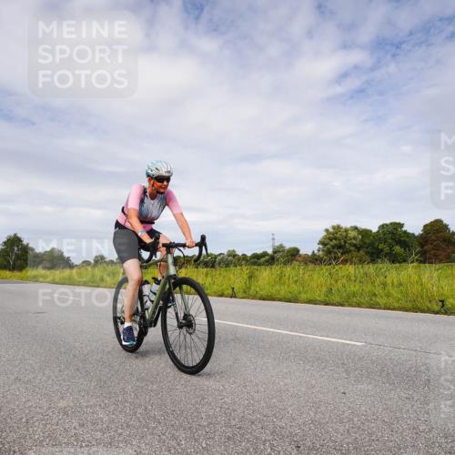 31.08.2025 - Elbe Triathlon Hamburg Michael Burmester http://msf.ph/oto/8668717 31.08.2025 11:22:47 Radfahren 1499, 1557, 1559 meine-sportfotos.de