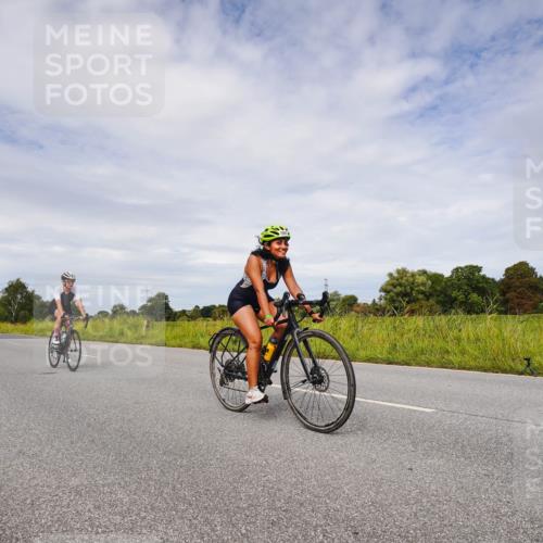 31.08.2025 - Elbe Triathlon Hamburg Michael Burmester http://msf.ph/oto/8668719 31.08.2025 11:22:52 Radfahren 1545, 1557, 1559 meine-sportfotos.de