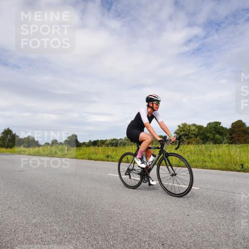 31.08.2025 - Elbe Triathlon Hamburg Michael Burmester http://msf.ph/oto/8668723 31.08.2025 11:22:53 Radfahren 1545, 1557, 1559 meine-sportfotos.de