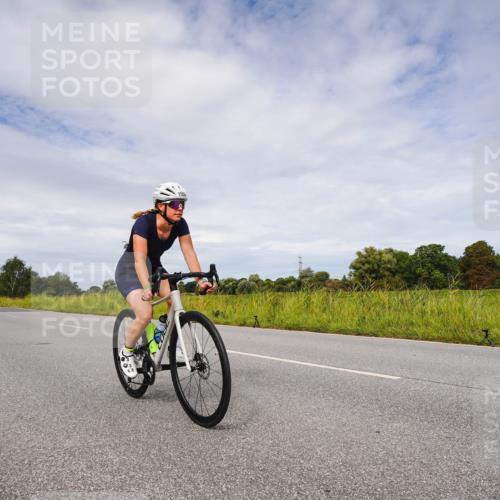 31.08.2025 - Elbe Triathlon Hamburg Michael Burmester http://msf.ph/oto/8668739 31.08.2025 11:24:18 Radfahren 1524, 1554, 1577, 1611 meine-sportfotos.de
