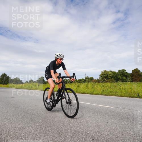 31.08.2025 - Elbe Triathlon Hamburg Michael Burmester http://msf.ph/oto/8668741 31.08.2025 11:24:22 Radfahren 1561, 1577, 1611 meine-sportfotos.de