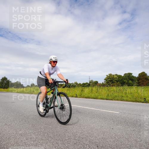 31.08.2025 - Elbe Triathlon Hamburg Michael Burmester http://msf.ph/oto/8668746 31.08.2025 11:24:26 Radfahren 1561, 1577 meine-sportfotos.de