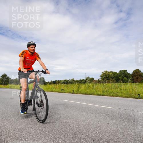 31.08.2025 - Elbe Triathlon Hamburg Michael Burmester http://msf.ph/oto/8668749 31.08.2025 11:24:37 Radfahren 952, 1477 meine-sportfotos.de