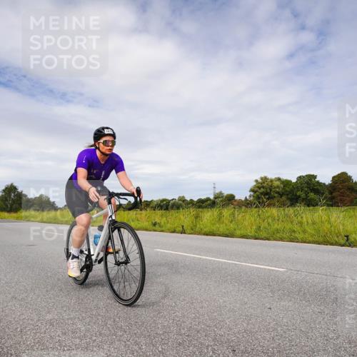 31.08.2025 - Elbe Triathlon Hamburg Michael Burmester http://msf.ph/oto/8668750 31.08.2025 11:24:40 Radfahren 1477 meine-sportfotos.de