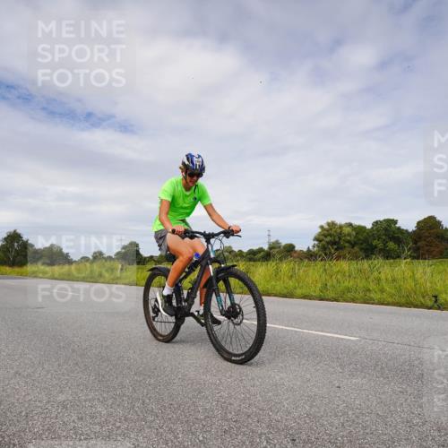 31.08.2025 - Elbe Triathlon Hamburg Michael Burmester http://msf.ph/oto/8668768 31.08.2025 11:25:46 Radfahren 1579, 1605 meine-sportfotos.de