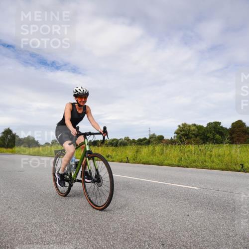 31.08.2025 - Elbe Triathlon Hamburg Michael Burmester http://msf.ph/oto/8668778 31.08.2025 11:26:47 Radfahren 1574 meine-sportfotos.de