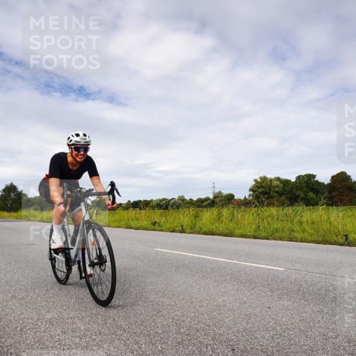 31.08.2025 - Elbe Triathlon Hamburg Michael Burmester http://msf.ph/oto/8668790 31.08.2025 11:27:35 Radfahren 1513, 1515, 1548 meine-sportfotos.de