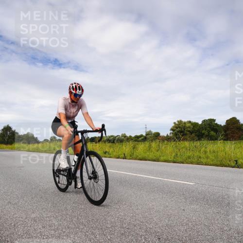 31.08.2025 - Elbe Triathlon Hamburg Michael Burmester http://msf.ph/oto/8668794 31.08.2025 11:27:42 Radfahren 1513 meine-sportfotos.de