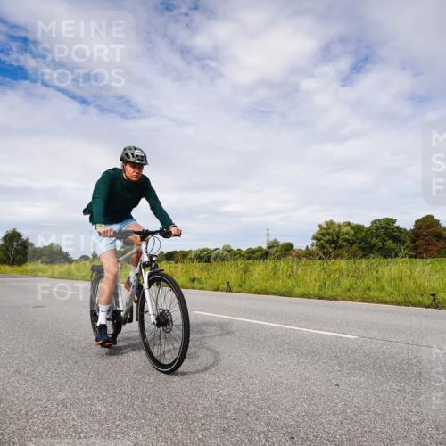 31.08.2025 - Elbe Triathlon Hamburg Michael Burmester http://msf.ph/oto/8668807 31.08.2025 11:31:23 Radfahren 1606 meine-sportfotos.de