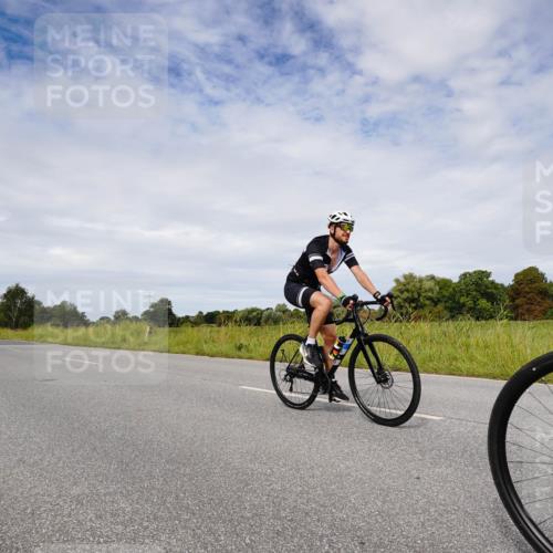 31.08.2025 - Elbe Triathlon Hamburg Michael Burmester http://msf.ph/oto/8668815 31.08.2025 11:35:21 Radfahren 1522 meine-sportfotos.de