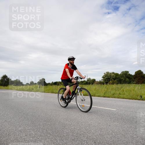31.08.2025 - Elbe Triathlon Hamburg Michael Burmester http://msf.ph/oto/8668825 31.08.2025 12:07:47 Radfahren  meine-sportfotos.de