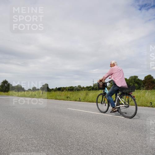 31.08.2025 - Elbe Triathlon Hamburg Michael Burmester http://msf.ph/oto/8668836 31.08.2025 12:09:34 Radfahren  meine-sportfotos.de