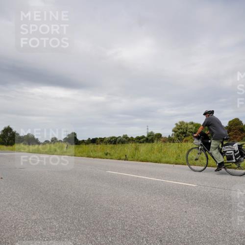 31.08.2025 - Elbe Triathlon Hamburg Michael Burmester http://msf.ph/oto/8668846 31.08.2025 12:14:03 Radfahren  meine-sportfotos.de