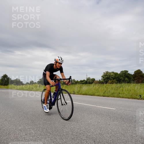31.08.2025 - Elbe Triathlon Hamburg Michael Burmester http://msf.ph/oto/8668862 31.08.2025 12:18:02 Radfahren 1621 meine-sportfotos.de
