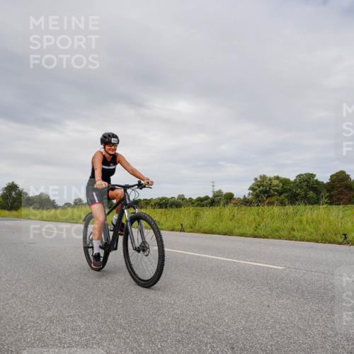 31.08.2025 - Elbe Triathlon Hamburg Michael Burmester http://msf.ph/oto/8668869 31.08.2025 12:20:21 Radfahren 1630 meine-sportfotos.de