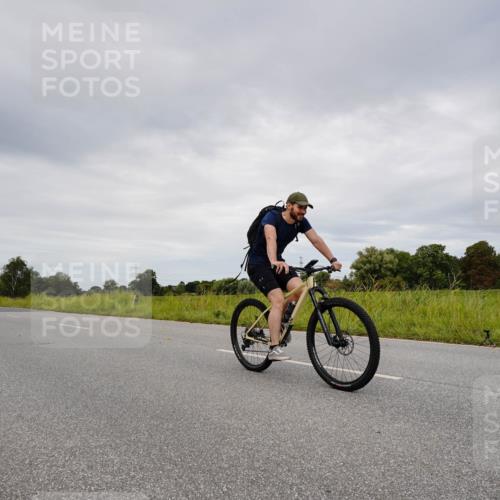 31.08.2025 - Elbe Triathlon Hamburg Michael Burmester http://msf.ph/oto/8668889 31.08.2025 12:26:29 Radfahren  meine-sportfotos.de