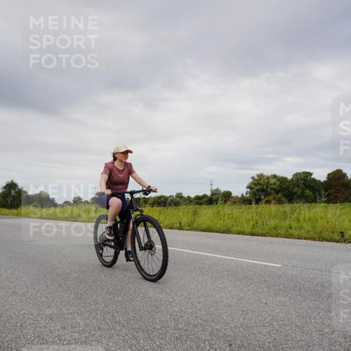 31.08.2025 - Elbe Triathlon Hamburg Michael Burmester http://msf.ph/oto/8668892 31.08.2025 12:26:53 Radfahren  meine-sportfotos.de