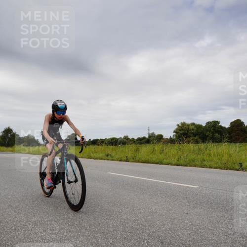 31.08.2025 - Elbe Triathlon Hamburg Michael Burmester http://msf.ph/oto/8668900 31.08.2025 12:32:48 Radfahren 1656, 1657 meine-sportfotos.de