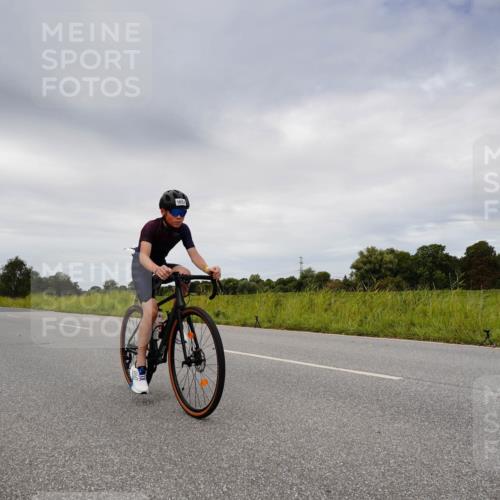 31.08.2025 - Elbe Triathlon Hamburg Michael Burmester http://msf.ph/oto/8668907 31.08.2025 12:33:29 Radfahren 1644, 1651 meine-sportfotos.de