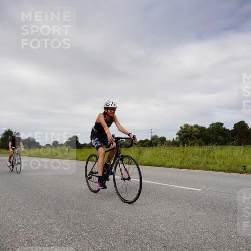 31.08.2025 - Elbe Triathlon Hamburg Michael Burmester http://msf.ph/oto/8668936 31.08.2025 12:36:50 Radfahren 1637, 1659 meine-sportfotos.de