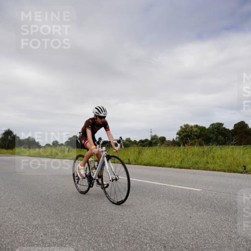 31.08.2025 - Elbe Triathlon Hamburg Michael Burmester http://msf.ph/oto/8668939 31.08.2025 12:36:51 Radfahren 1637, 1659 meine-sportfotos.de