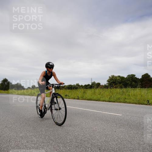 31.08.2025 - Elbe Triathlon Hamburg Michael Burmester http://msf.ph/oto/8668945 31.08.2025 12:37:36 Radfahren 1654, 1663 meine-sportfotos.de