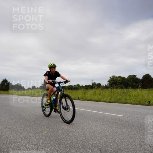 31.08.2025 - Elbe Triathlon Hamburg Michael Burmester http://msf.ph/oto/8668962 31.08.2025 12:39:23 Radfahren 1645 meine-sportfotos.de