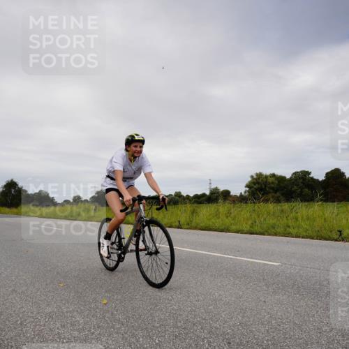 31.08.2025 - Elbe Triathlon Hamburg Michael Burmester http://msf.ph/oto/8668966 31.08.2025 12:39:31 Radfahren 1665 meine-sportfotos.de