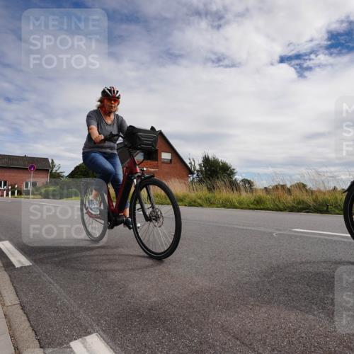 31.08.2025 - Elbe Triathlon Hamburg Michael Burmester http://msf.ph/oto/8668993 31.08.2025 13:28:33 Radfahren  meine-sportfotos.de