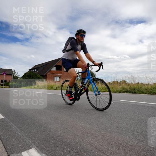 31.08.2025 - Elbe Triathlon Hamburg Michael Burmester http://msf.ph/oto/8669028 31.08.2025 13:36:21 Radfahren  meine-sportfotos.de