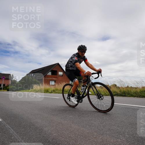 31.08.2025 - Elbe Triathlon Hamburg Michael Burmester http://msf.ph/oto/8669036 31.08.2025 13:39:32 Radfahren  meine-sportfotos.de
