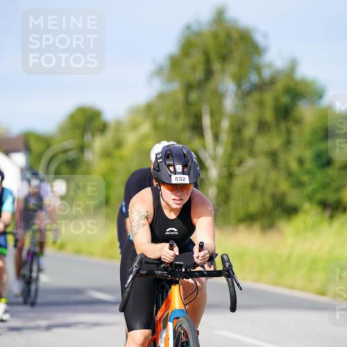 31.08.2025 - Elbe Triathlon Hamburg Michael Burmester http://msf.ph/oto/8669096 31.08.2025 09:50:47 Radfahren 397, 470, 689, 730, 735, 832, 861, 907, 918 meine-sportfotos.de