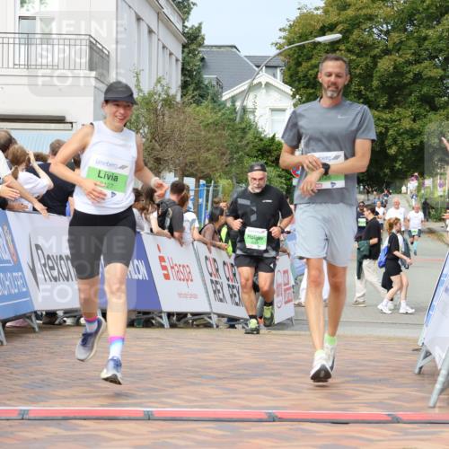 31.08.2025 - 21. Blankeneser Heldenlauf Strokosch-Dieckow http://msf.ph/oto/8669131 31.08.2025 11:13:39 Ziel 3127, 3126, 3125, 3026 meine-sportfotos.de