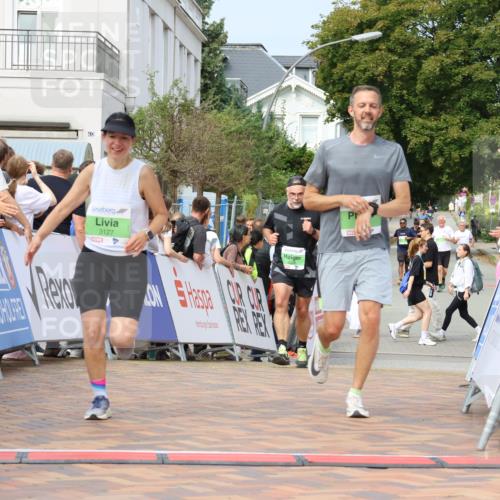 31.08.2025 - 21. Blankeneser Heldenlauf Strokosch-Dieckow http://msf.ph/oto/8669156 31.08.2025 11:13:38 Ziel 3127, 3126, 3125, 3026 meine-sportfotos.de