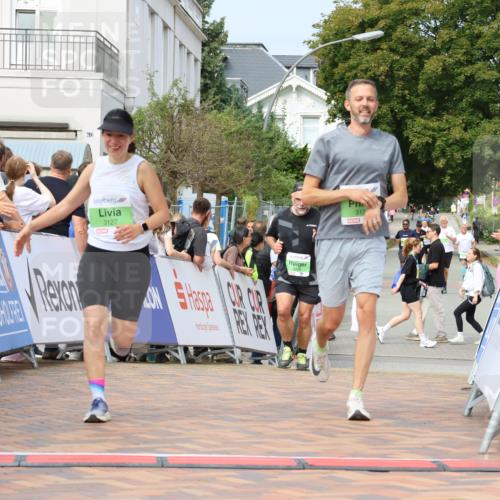 31.08.2025 - 21. Blankeneser Heldenlauf Strokosch-Dieckow http://msf.ph/oto/8669171 31.08.2025 11:13:38 Ziel 3127, 3126, 3125, 3026 meine-sportfotos.de