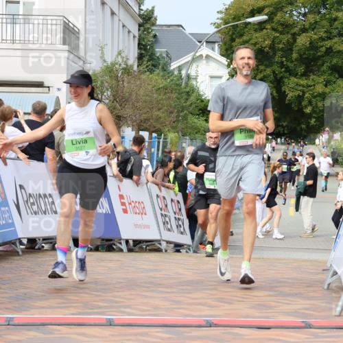 31.08.2025 - 21. Blankeneser Heldenlauf Strokosch-Dieckow http://msf.ph/oto/8669193 31.08.2025 11:13:38 Ziel 3127, 3126, 3125, 3026 meine-sportfotos.de