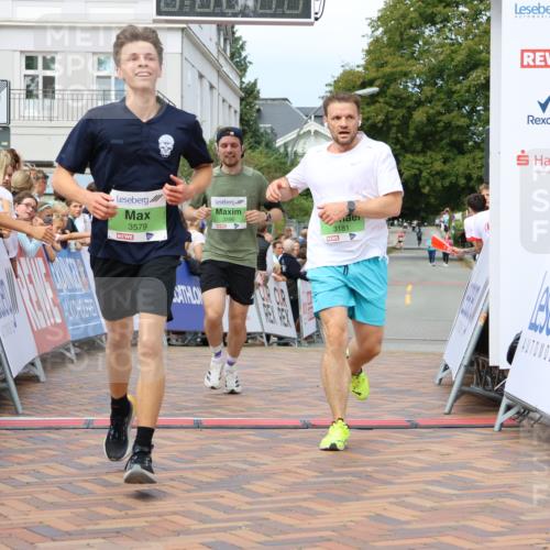 31.08.2025 - 21. Blankeneser Heldenlauf Strokosch-Dieckow http://msf.ph/oto/8669225 31.08.2025 10:55:26 Ziel 3579, 3590, 3181 meine-sportfotos.de