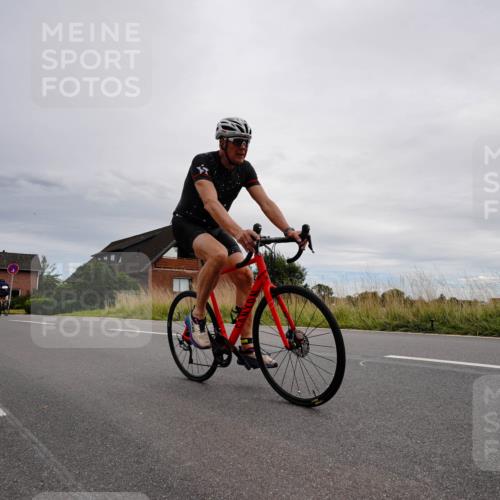 31.08.2025 - Elbe Triathlon Hamburg Michael Burmester http://msf.ph/oto/8669292 31.08.2025 14:14:06 Radfahren 142, 154 meine-sportfotos.de