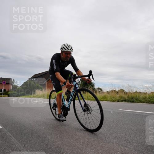 31.08.2025 - Elbe Triathlon Hamburg Michael Burmester http://msf.ph/oto/8669340 31.08.2025 14:15:10 Radfahren  meine-sportfotos.de