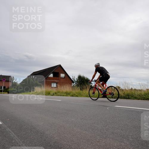 31.08.2025 - Elbe Triathlon Hamburg Michael Burmester http://msf.ph/oto/8669374 31.08.2025 14:16:16 Radfahren 131, 145 meine-sportfotos.de